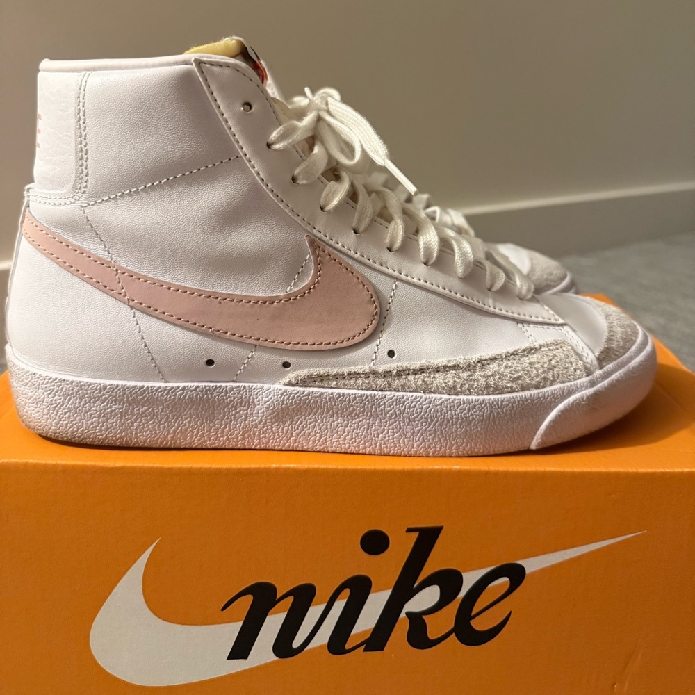 NIKE BLAZER MID ‘77 SIZE 9.5W